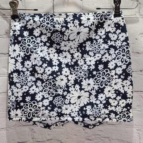 Abercrombie Kids Floral Black and white skirt - Picture 12 of 14